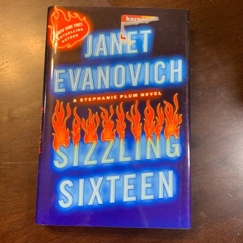 Book Novel - Sizzling Sixteen by Janet Evanovich